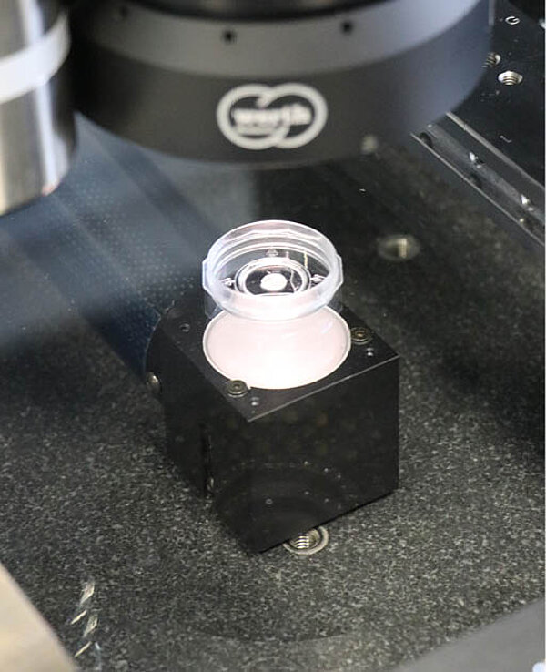 Combination of optical and tactile sensors for perfect injection moulded parts
