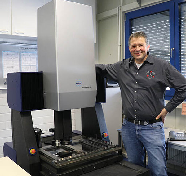 Combination of optical and tactile sensors for perfect injection moulded parts